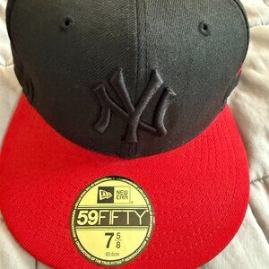 New Era 59FIFTY New York Yankees Fitted Hat - Black/Red - Size 7 5/8